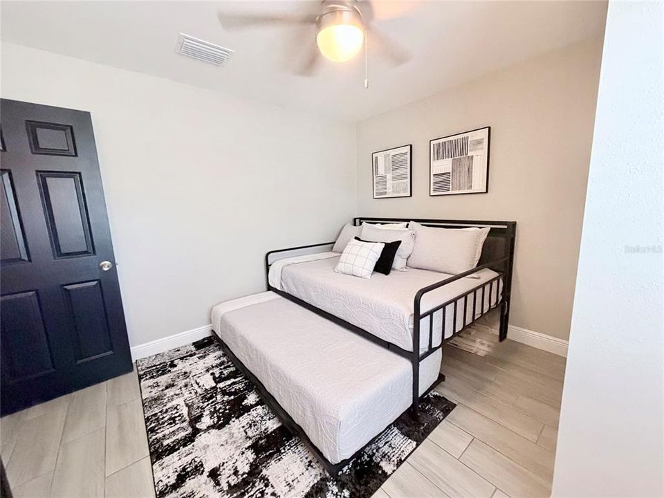 For Rent: $5,000 (2 beds, 2 baths, 1050 Square Feet)