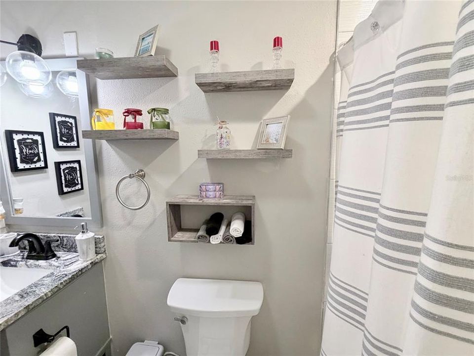 For Rent: $5,000 (2 beds, 2 baths, 1050 Square Feet)
