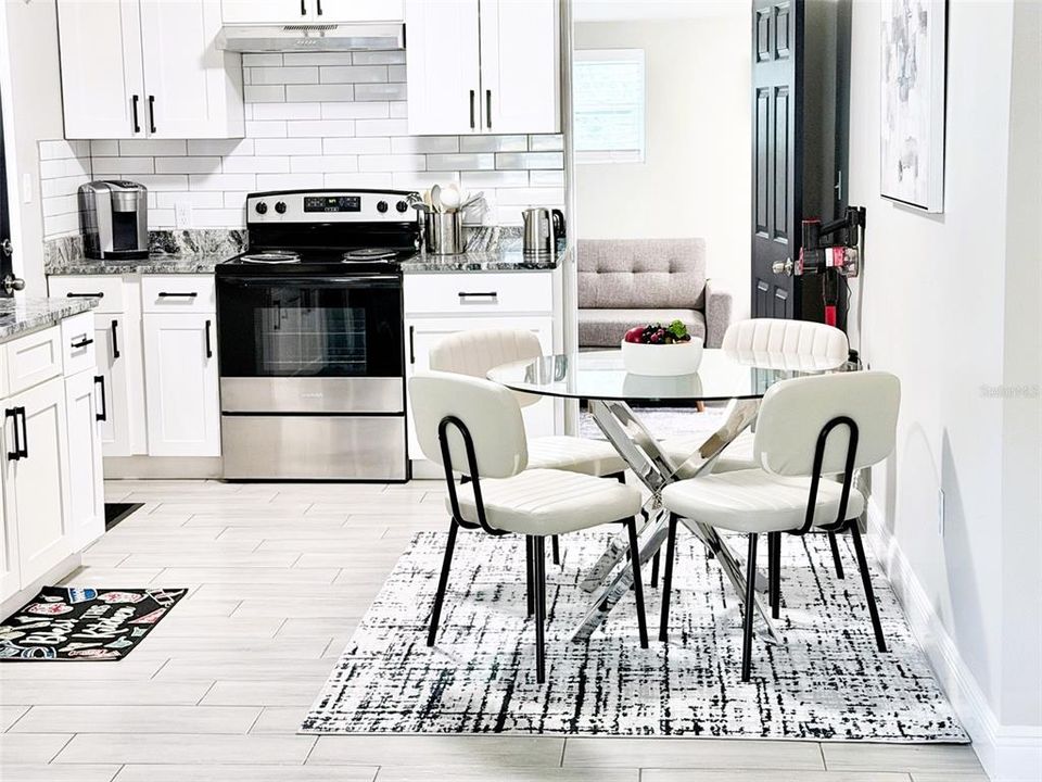 For Rent: $5,000 (2 beds, 2 baths, 1050 Square Feet)