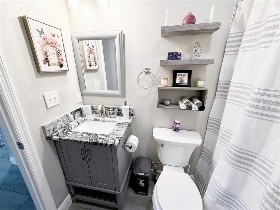 For Rent: $5,000 (2 beds, 2 baths, 1050 Square Feet)