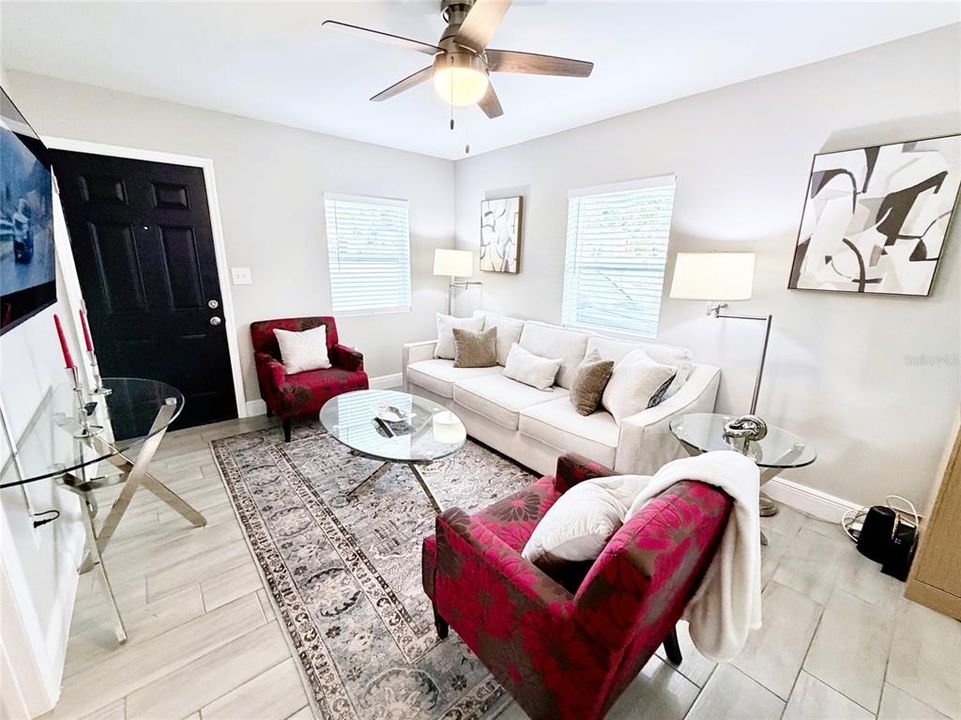 For Rent: $5,000 (2 beds, 2 baths, 1050 Square Feet)