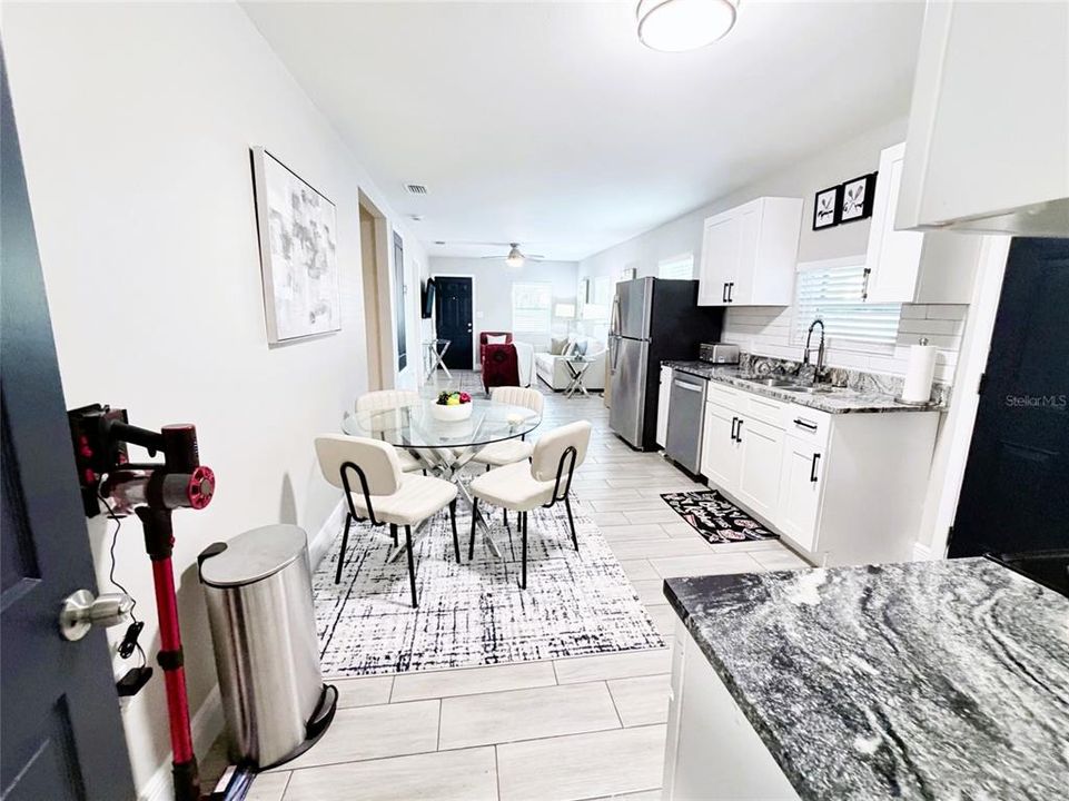 For Rent: $5,000 (2 beds, 2 baths, 1050 Square Feet)