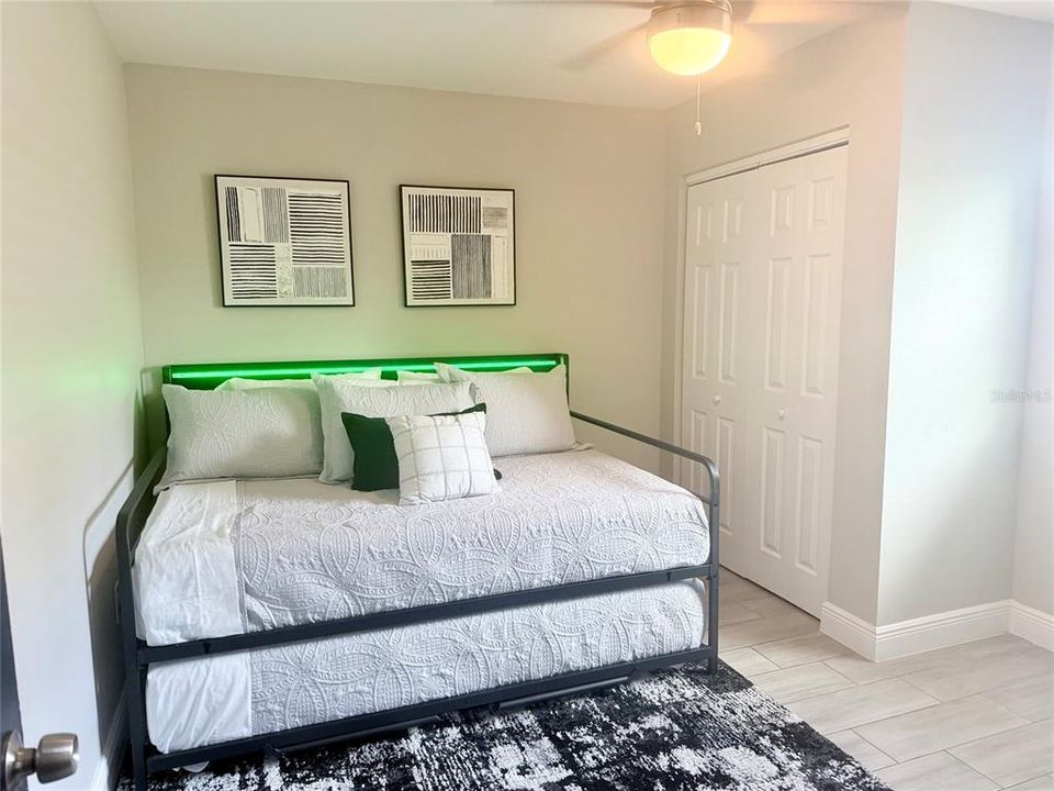 For Rent: $5,000 (2 beds, 2 baths, 1050 Square Feet)