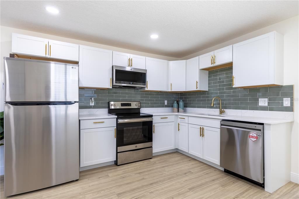 For Sale: $224,900 (3 beds, 1 baths, 1054 Square Feet)