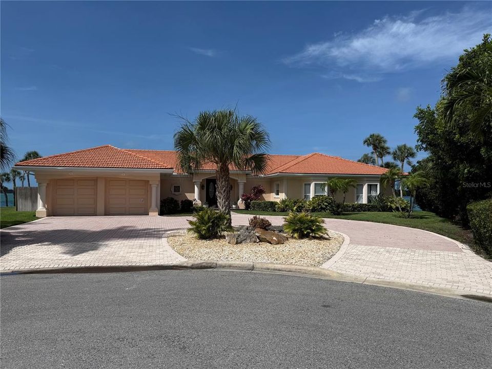 For Rent: $9,000 (3 beds, 3 baths, 3137 Square Feet)