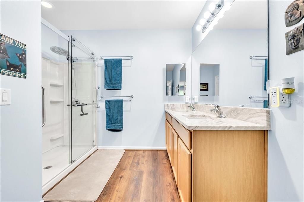 На продажу: $299,900 (3 спален, 2 ванн, 1690 Квадратных фут)