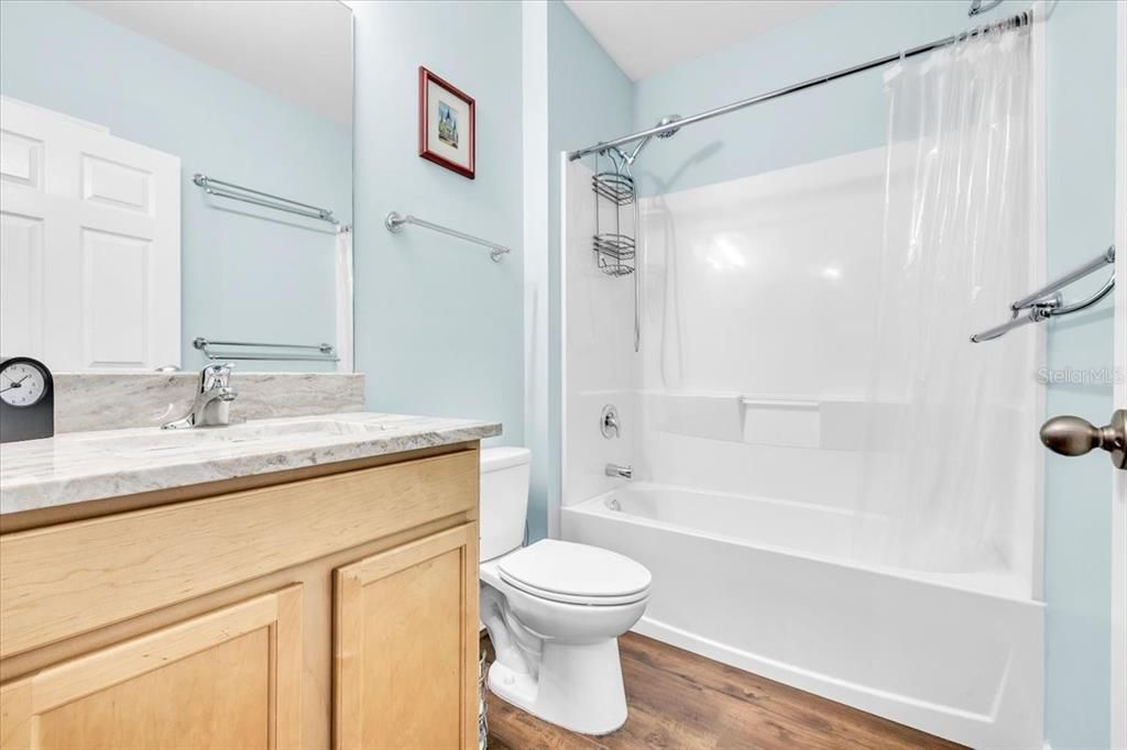 На продажу: $299,900 (3 спален, 2 ванн, 1690 Квадратных фут)