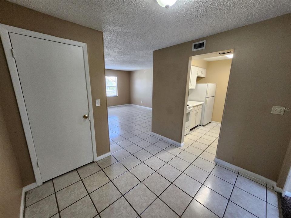 For Rent: $1,595 (2 beds, 1 baths, 1520 Square Feet)