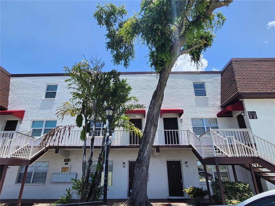 For Rent: $1,595 (2 beds, 1 baths, 1520 Square Feet)