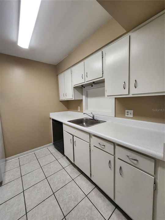 For Rent: $1,595 (2 beds, 1 baths, 1520 Square Feet)