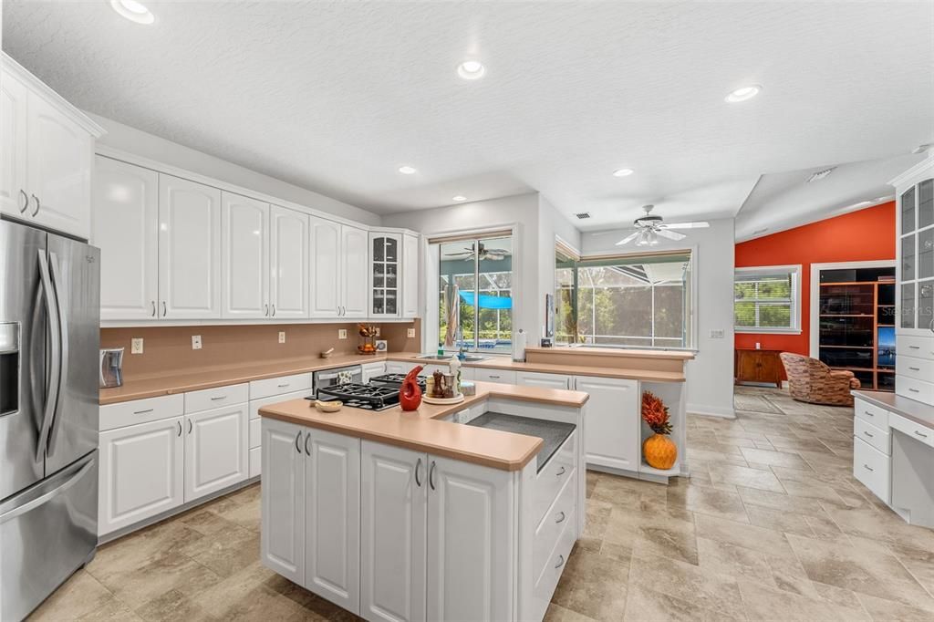 For Sale: $750,000 (4 beds, 3 baths, 3135 Square Feet)