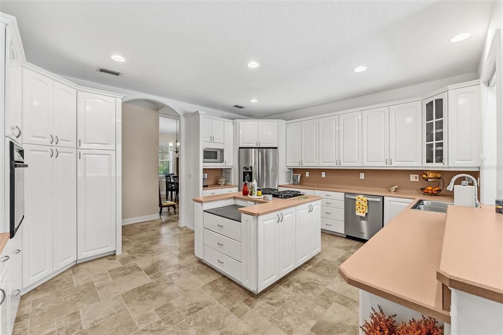 For Sale: $750,000 (4 beds, 3 baths, 3135 Square Feet)