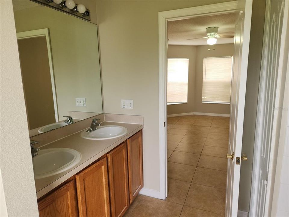 For Rent: $1,700 (4 beds, 2 baths, 1605 Square Feet)