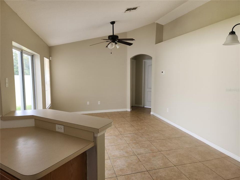 For Rent: $1,700 (4 beds, 2 baths, 1605 Square Feet)