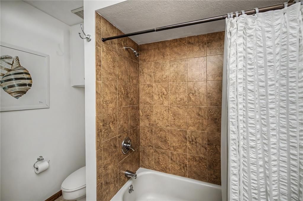 For Sale: $425,000 (3 beds, 2 baths, 1644 Square Feet)