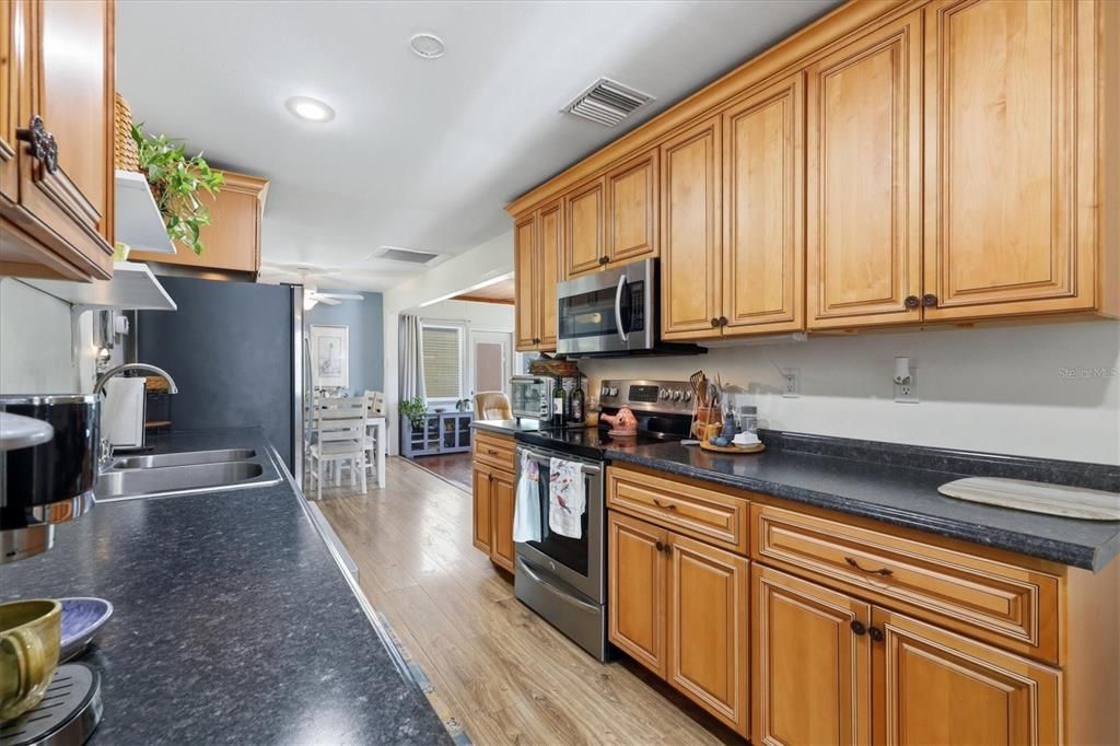For Sale: $289,900 (3 beds, 2 baths, 1176 Square Feet)