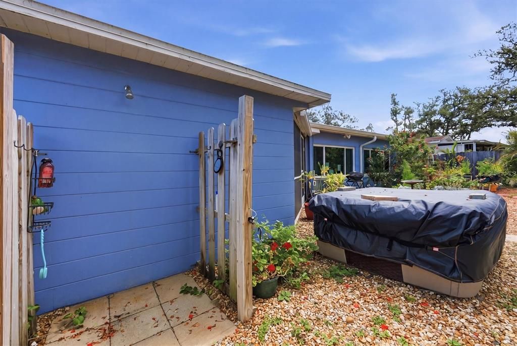 For Sale: $289,900 (3 beds, 2 baths, 1176 Square Feet)