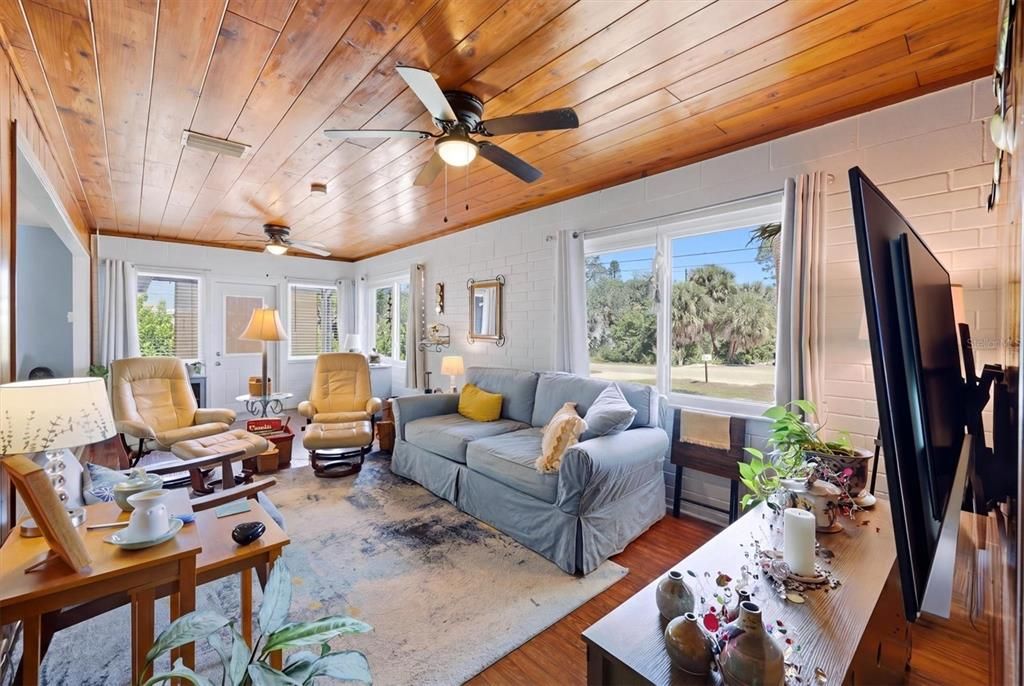 For Sale: $289,900 (3 beds, 2 baths, 1176 Square Feet)