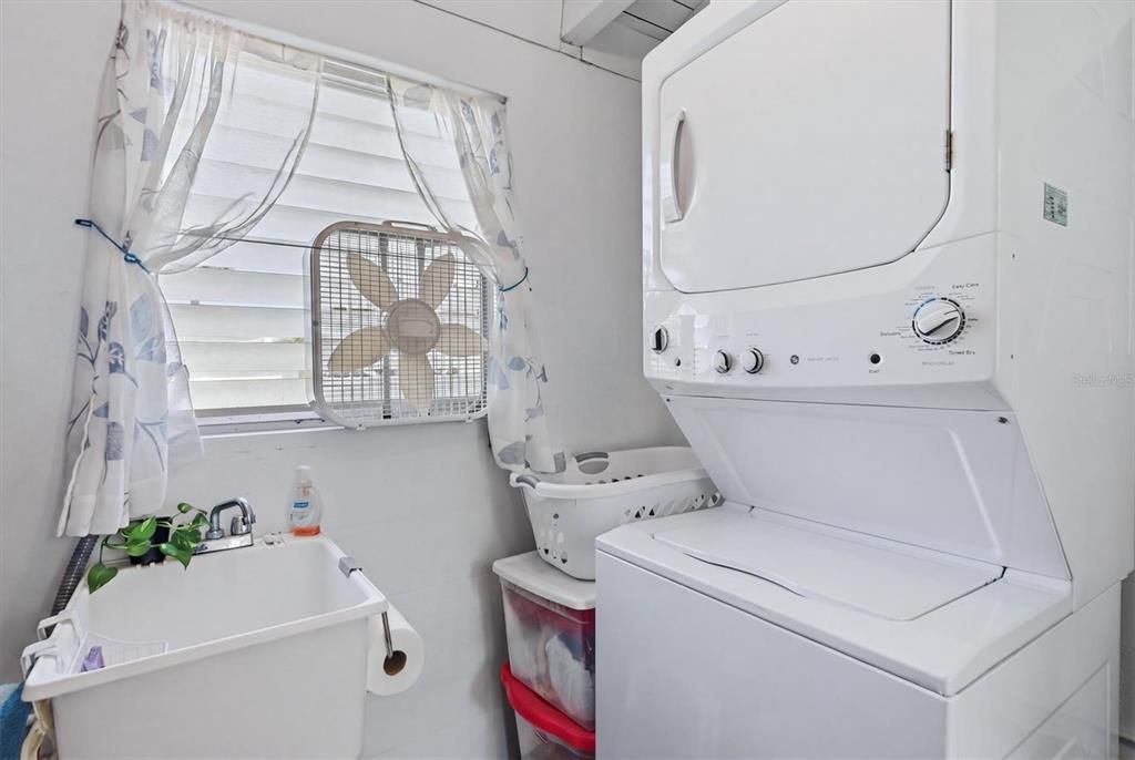 For Sale: $289,900 (3 beds, 2 baths, 1176 Square Feet)