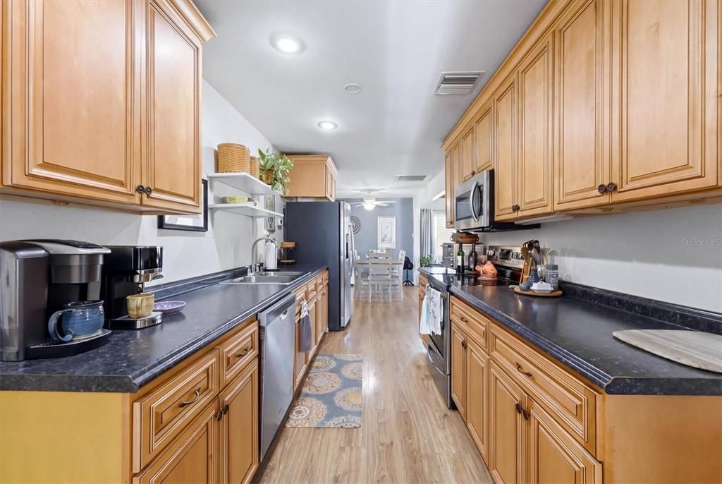 For Sale: $289,900 (3 beds, 2 baths, 1176 Square Feet)
