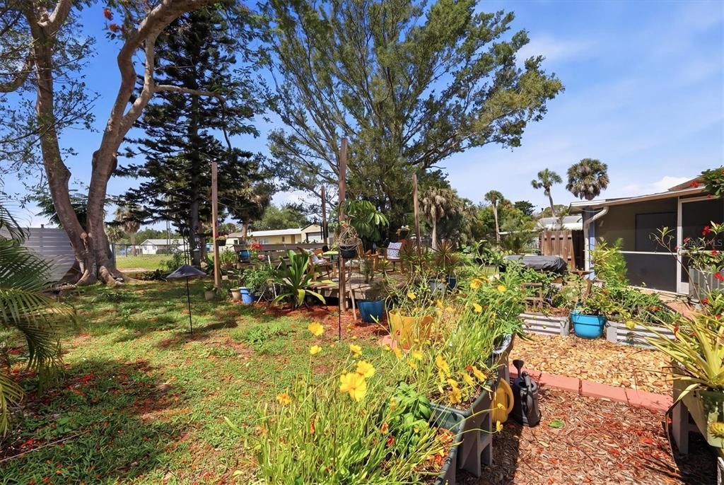 For Sale: $289,900 (3 beds, 2 baths, 1176 Square Feet)