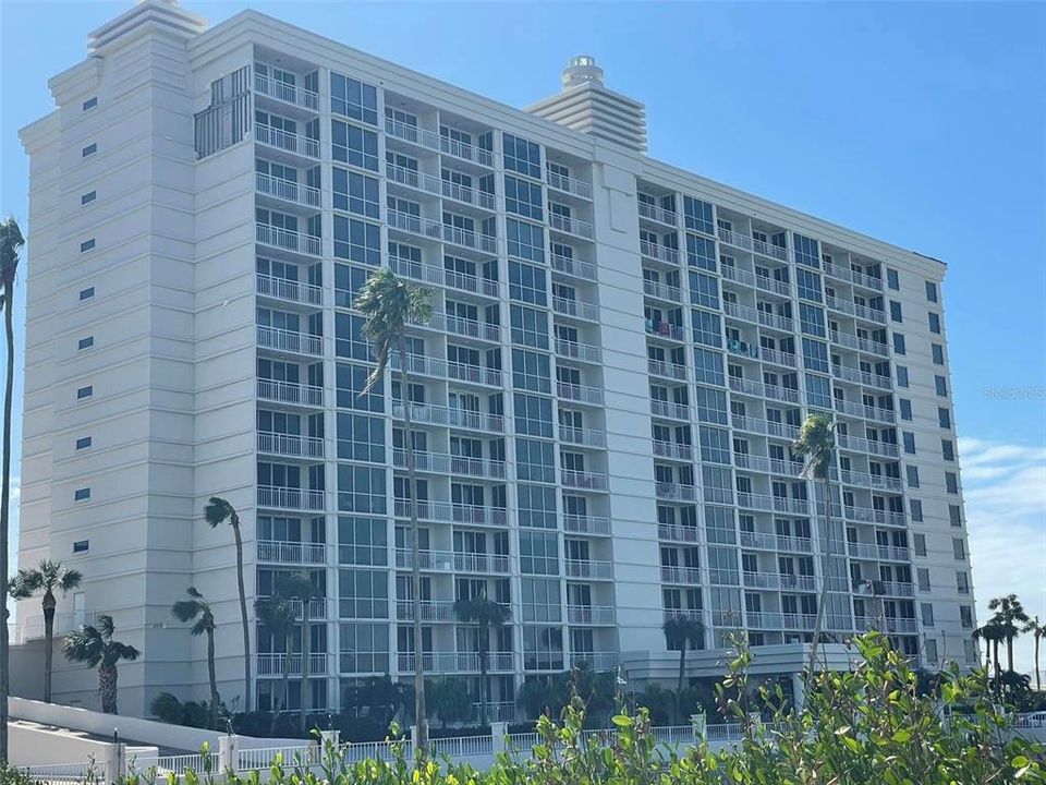 For Sale: $595,000 (2 beds, 2 baths, 1269 Square Feet)