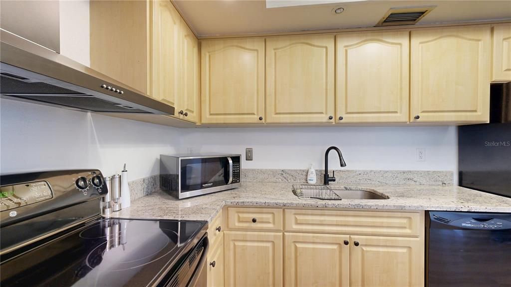 For Sale: $595,000 (2 beds, 2 baths, 1269 Square Feet)