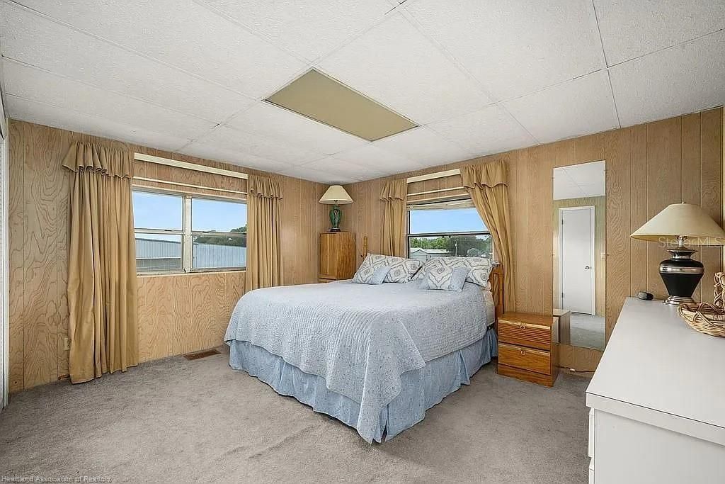 En Venta: $559,900 (2 camas, 2 baños, 2400 Pies cuadrados)