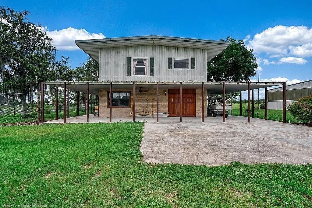 En Venta: $559,900 (2 camas, 2 baños, 2400 Pies cuadrados)