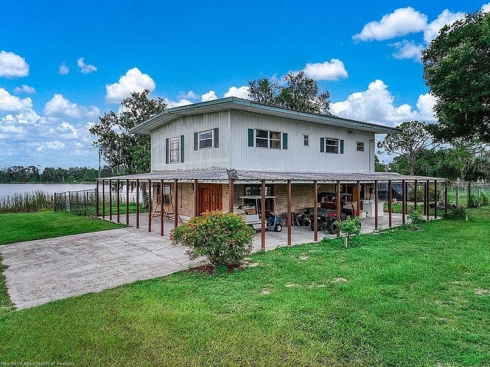 En Venta: $559,900 (2 camas, 2 baños, 2400 Pies cuadrados)