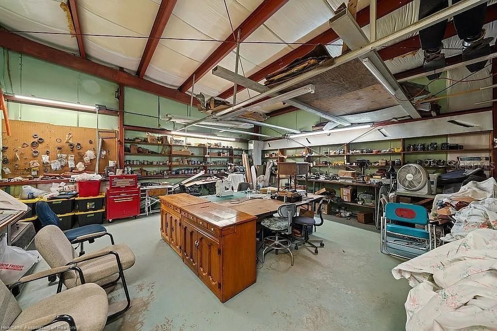 En Venta: $559,900 (2 camas, 2 baños, 2400 Pies cuadrados)