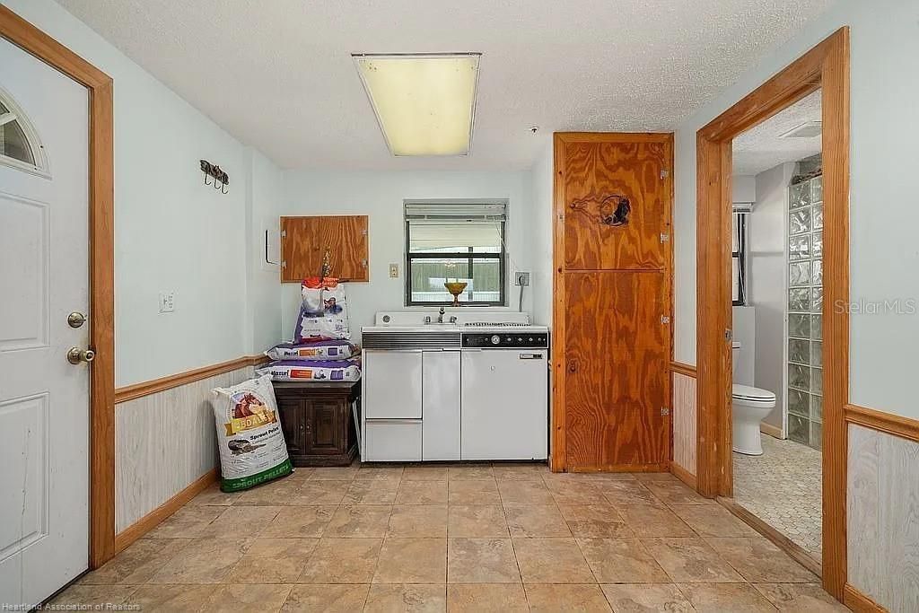 En Venta: $559,900 (2 camas, 2 baños, 2400 Pies cuadrados)