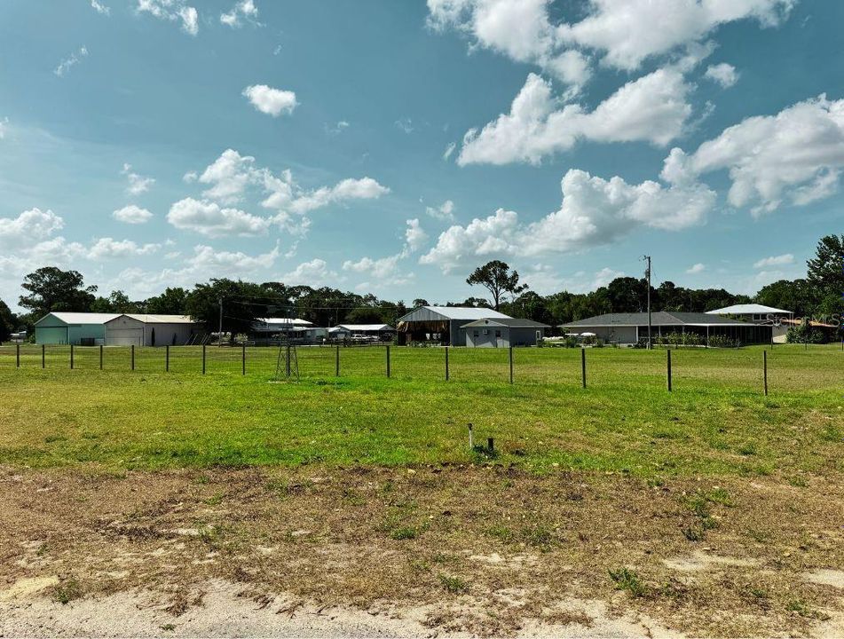 En Venta: $559,900 (2 camas, 2 baños, 2400 Pies cuadrados)