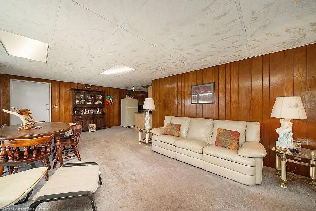 En Venta: $559,900 (2 camas, 2 baños, 2400 Pies cuadrados)