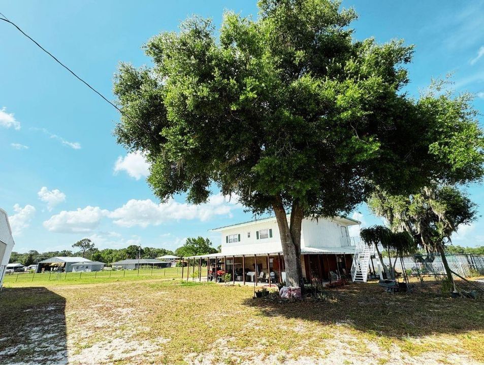 En Venta: $559,900 (2 camas, 2 baños, 2400 Pies cuadrados)
