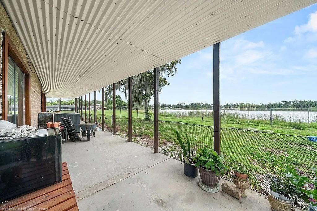 En Venta: $559,900 (2 camas, 2 baños, 2400 Pies cuadrados)