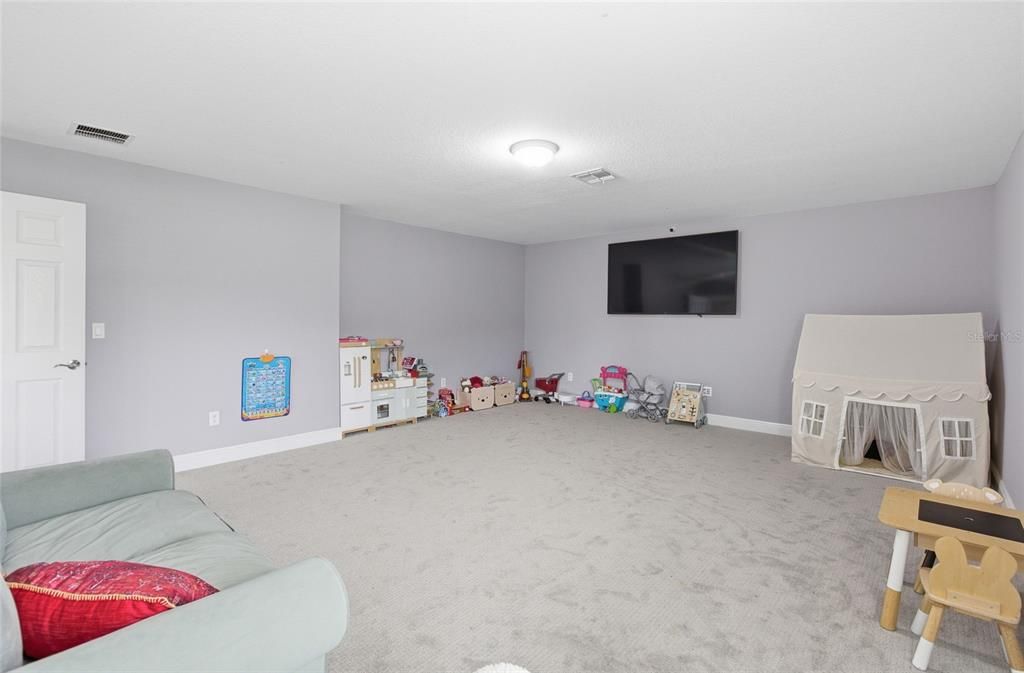 For Rent: $4,500 (6 beds, 4 baths, 4899 Square Feet)