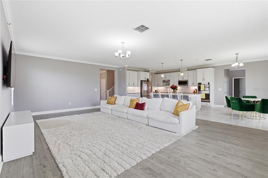 For Rent: $4,500 (6 beds, 4 baths, 4899 Square Feet)