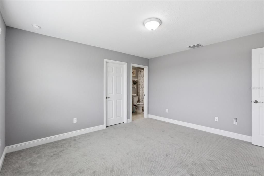For Rent: $4,500 (6 beds, 4 baths, 4899 Square Feet)
