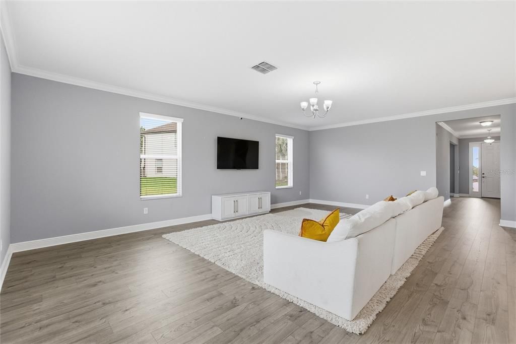 For Rent: $4,500 (6 beds, 4 baths, 4899 Square Feet)