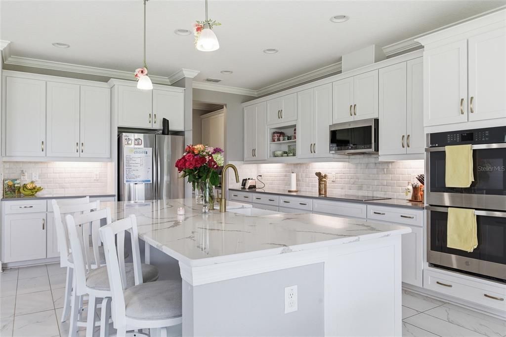 For Rent: $4,500 (6 beds, 4 baths, 4899 Square Feet)