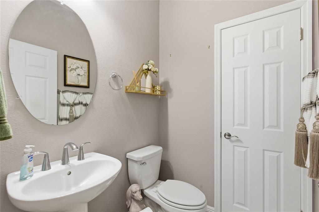 For Rent: $4,500 (6 beds, 4 baths, 4899 Square Feet)