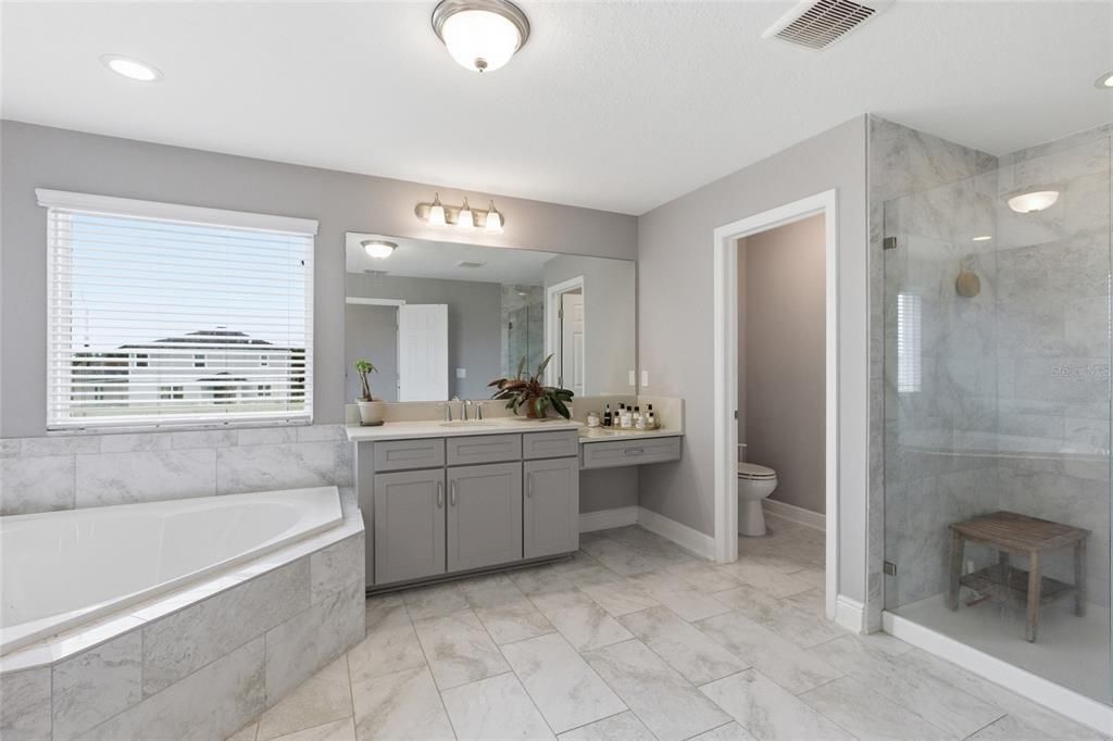For Rent: $4,500 (6 beds, 4 baths, 4899 Square Feet)
