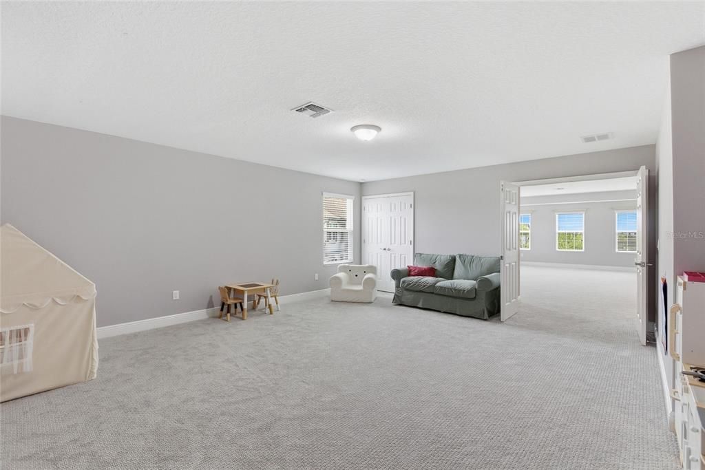 For Rent: $4,500 (6 beds, 4 baths, 4899 Square Feet)
