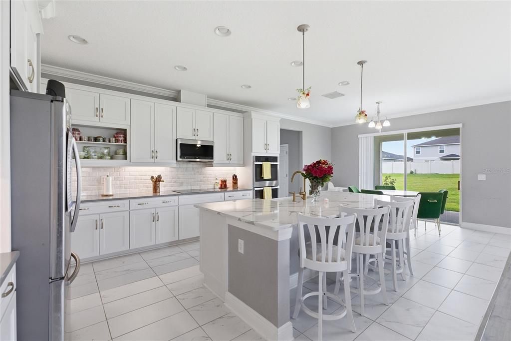 For Rent: $4,500 (6 beds, 4 baths, 4899 Square Feet)