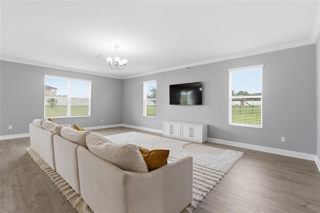 For Rent: $4,500 (6 beds, 4 baths, 4899 Square Feet)