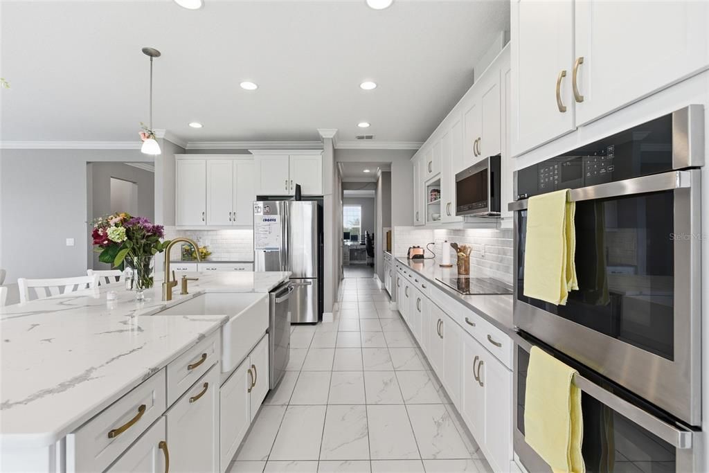 For Rent: $4,500 (6 beds, 4 baths, 4899 Square Feet)