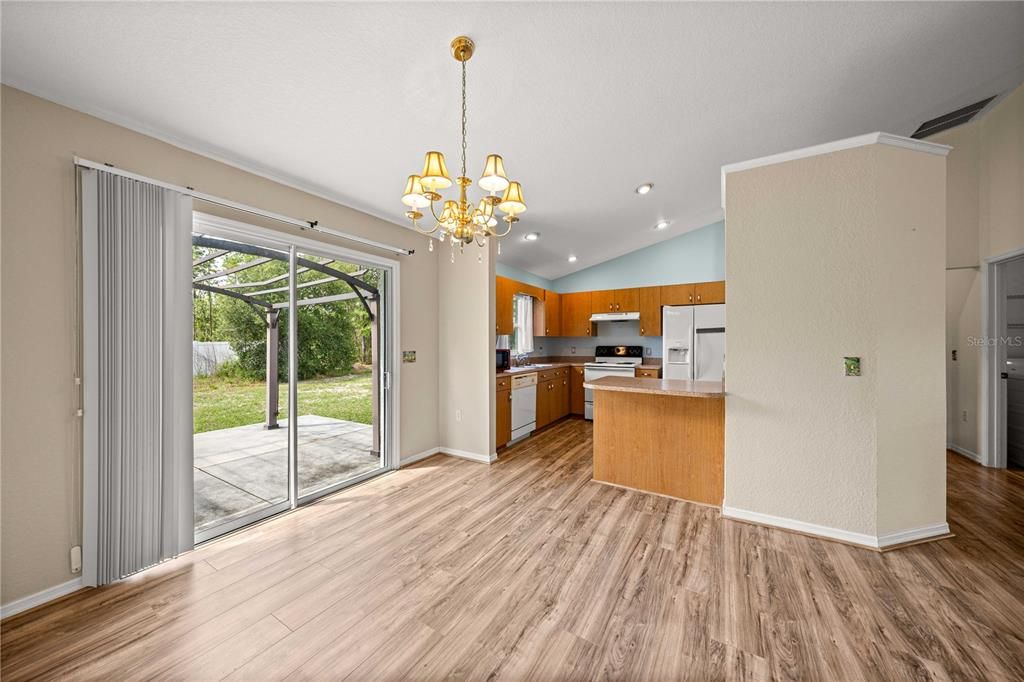 Activo con contrato: $225,000 (3 camas, 2 baños, 1583 Pies cuadrados)