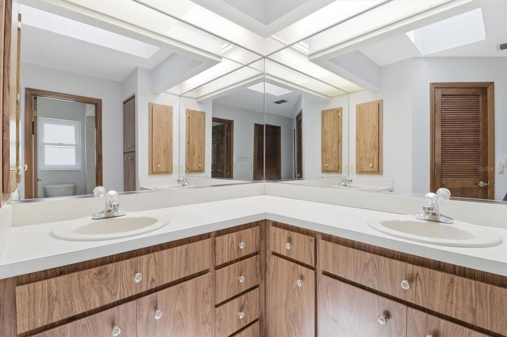 For Sale: $325,000 (3 beds, 2 baths, 2058 Square Feet)