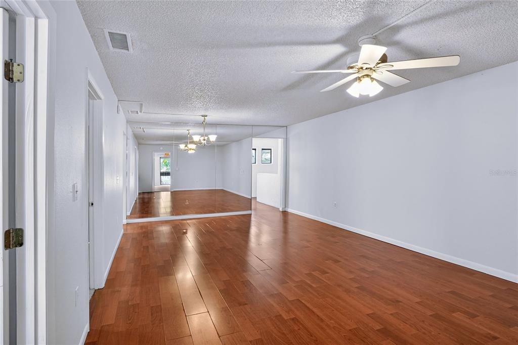 En Venta: $159,900 (2 camas, 2 baños, 1285 Pies cuadrados)